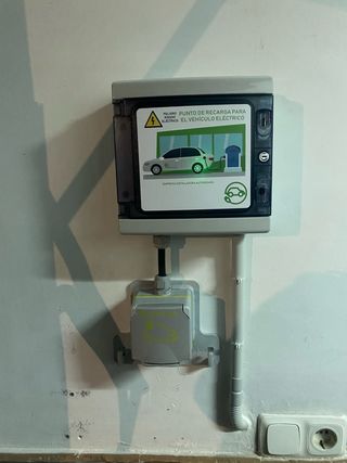 Cargador coche eléctrico con protección GREEN-UP
