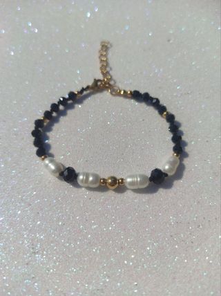 Pulsera perlas y cuentas negras