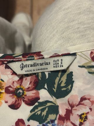 Blusa floral manga larga