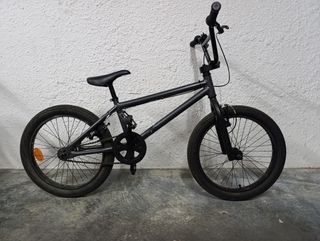 Bicicleta BMX Negra