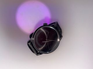Orologio nero con cinturino