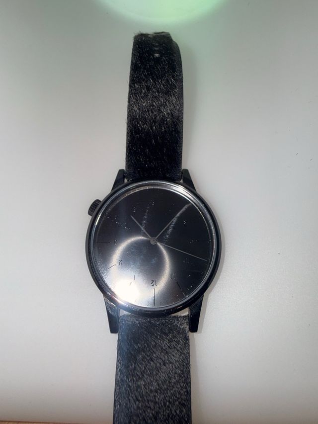 Orologio nero con cinturino