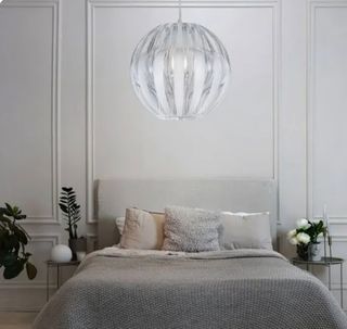 Lámpara de techo moderna Ikea. Costó 49 eur