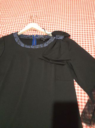 Elegante vestido negro y azul