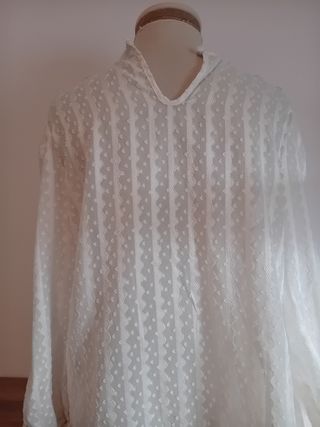Blusa blanca con encaje