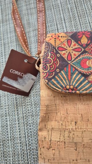 Bolso de corcho con estampado étnico