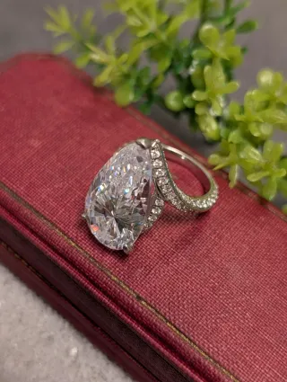 Anillo de lujo con circonita