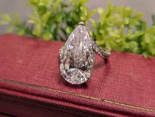 Anillo de lujo con circonita