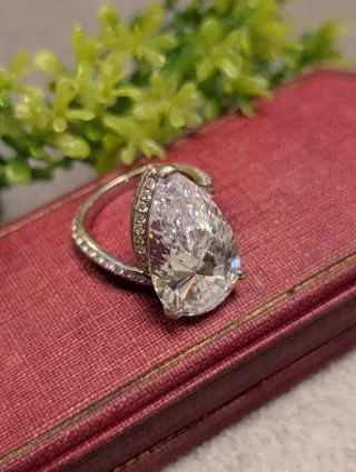 Anillo de lujo con circonita