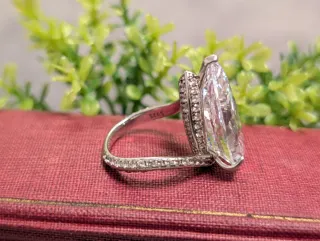 Anillo de lujo con circonita