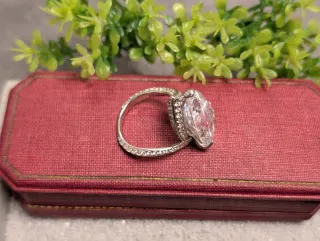 Anillo de lujo con circonita