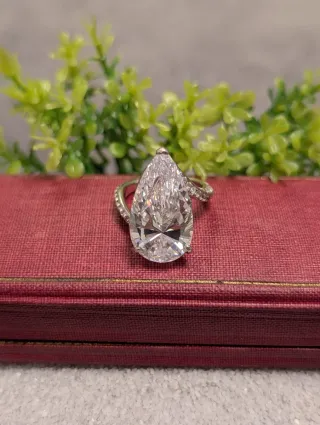 Anillo de lujo con circonita