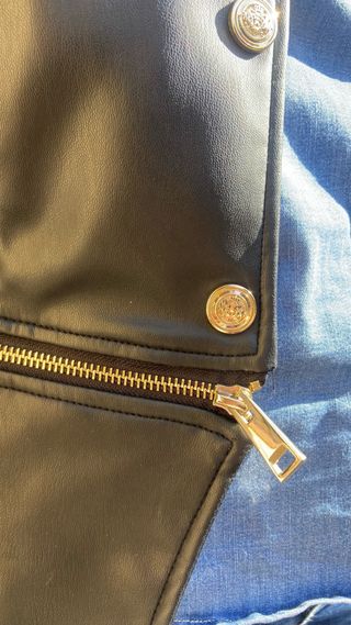 Chaqueta efecto cuero negra