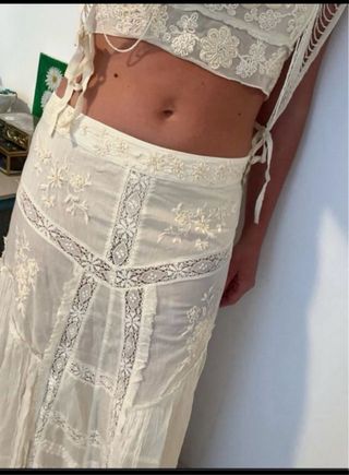 Falda Zara puntilla y abalorios
zw coleccion