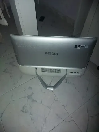 Pantalla Lenovo Plata y Blanca