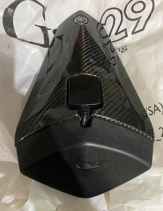 Tapa colín carbono + GPS Yamaha R1M