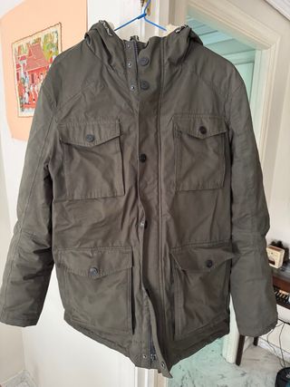 Chaqueta verde militar con capucha