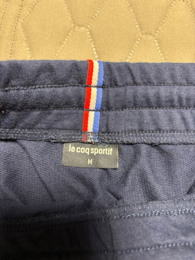 Le Coq Sportif Pantalón Corto Azul y Amarillo