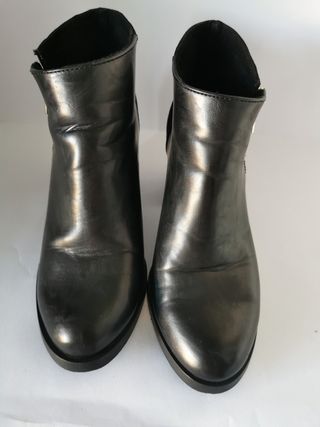 Botines de chica N°39 de Stradivarius.