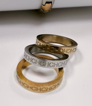 Juego 3 Anillos CH de acero con pulseras a juego.