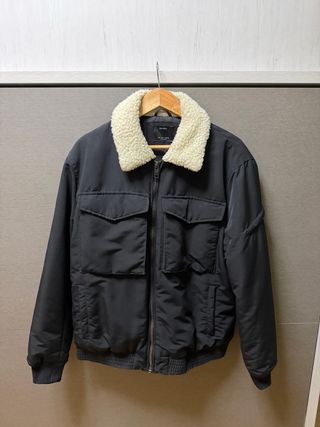 Chaqueta Bomber Bershka Negra con Cuello
