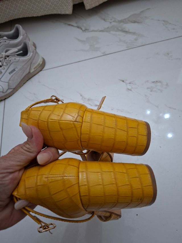 Scarpe Tulipano Gialle Tg 38