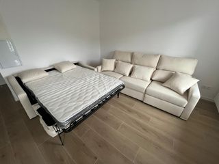 Sofá cama beige con colchón viscoelástico