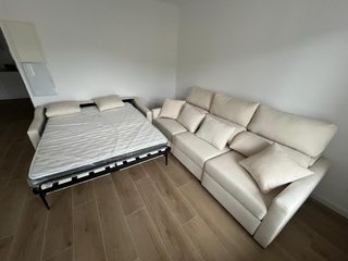 Sofá cama beige con colchón viscoelástico
