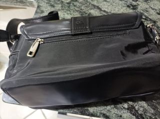 Bolso pequeño negro con hebilla
