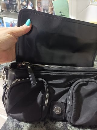 Bolso pequeño negro con hebilla