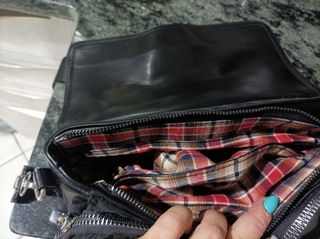 Bolso pequeño negro con hebilla
