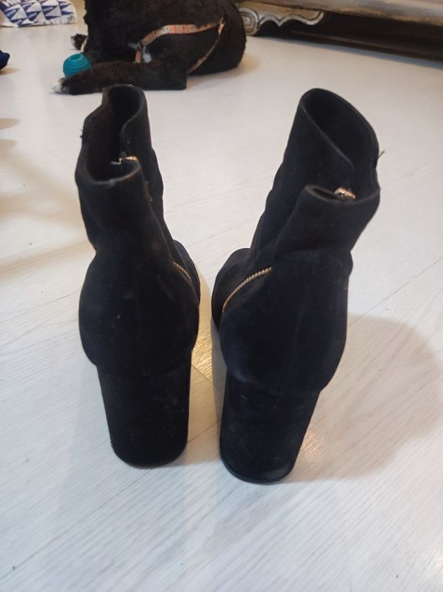 Botín Stradivarius, ante negro con cremallera