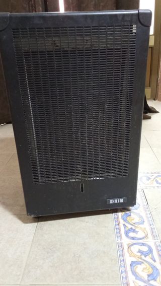 Estufa de metal negra