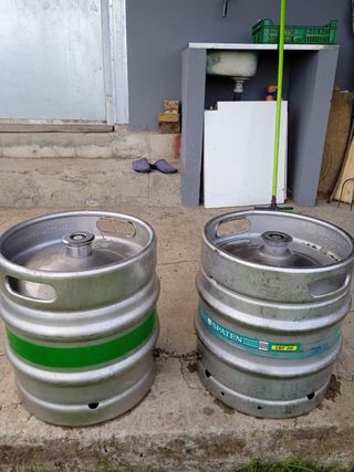 Bidones para sidra con grifo.