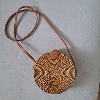 Bolso redondo tejido a mano