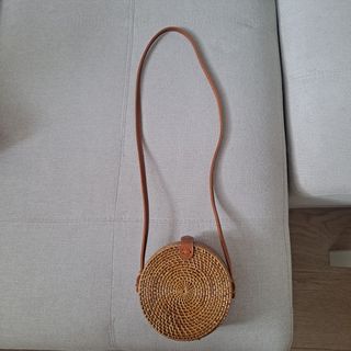 Bolso redondo tejido a mano