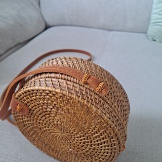 Bolso redondo tejido a mano