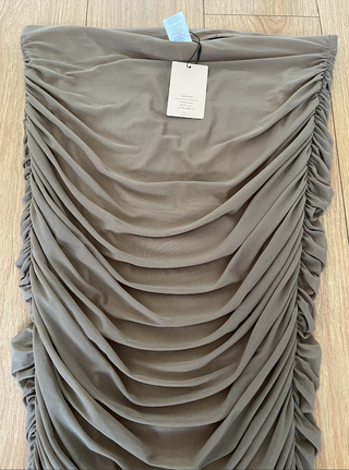 falda lapiz midi de malla cintura alta beige