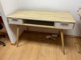 Mesa de escritorio moderna madera y cajones
