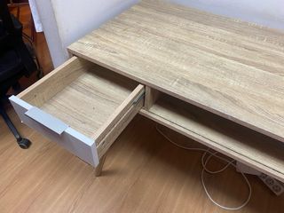 Mesa de escritorio moderna madera y cajones
