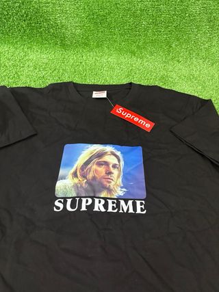 Camiseta Supreme Negra con Foto Kurt Cobain