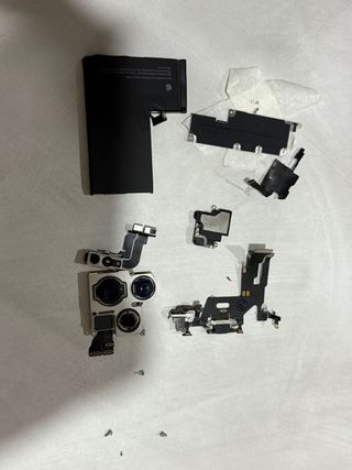 Pezzi ricambio Apple iPhone 15 Pro
originali 
kit 
