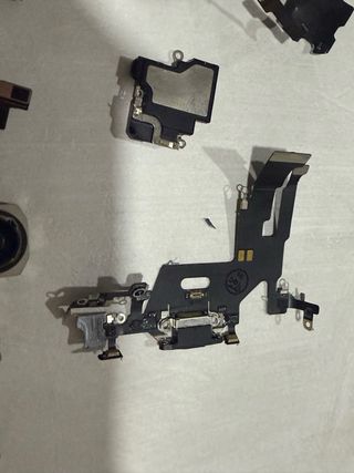 Pezzi ricambio Apple iPhone 15 Pro
originali 
kit 