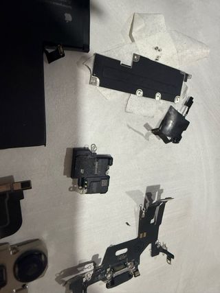 Pezzi ricambio Apple iPhone 15 Pro
originali 
kit 