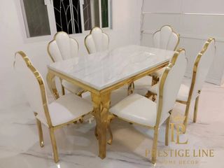 Mesa de comedor de mármol y metal dorado
