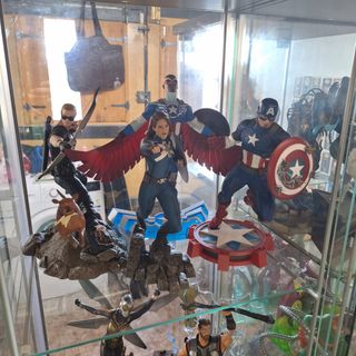Capitán América + Falcon + Captain Carter + Hawkey