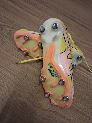 Botas de fútbol Nike amarillas talla 39