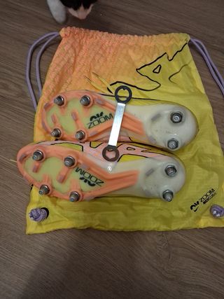 Botas de fútbol Nike amarillas talla 39