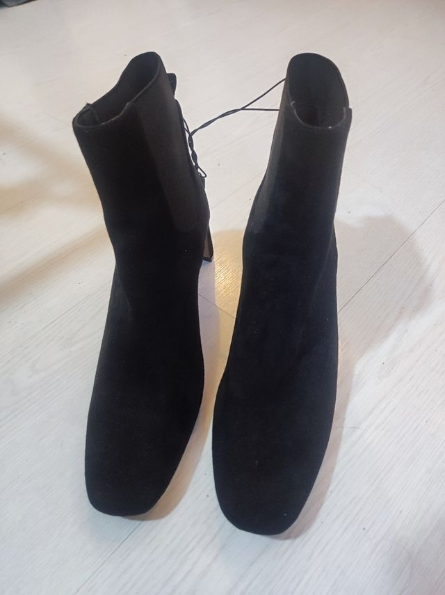 Botín Sfera ante negro