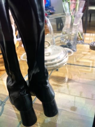 Botas altas Zara negras encima de rodilla 